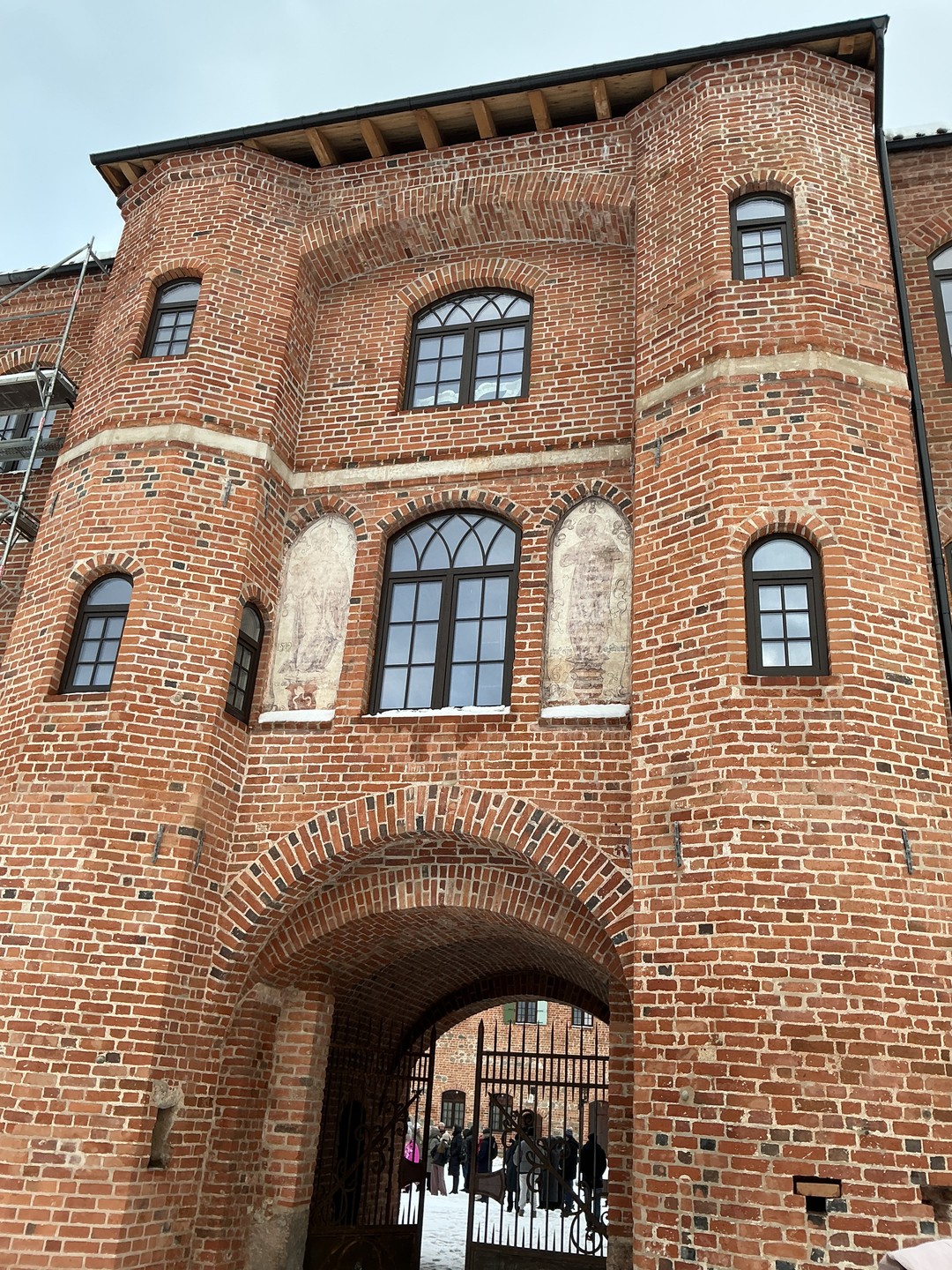 Экскурсия по содержанию полностью соответствует описанию - посетили все точки маршрута, только вот на замок хотелось