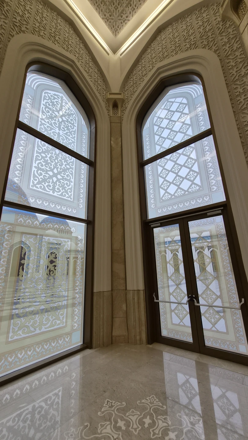 Со вчерашнего дня прибываем под впечатлением от экскурсии в главную мечеть Астаны. Столько лет ездили мимо