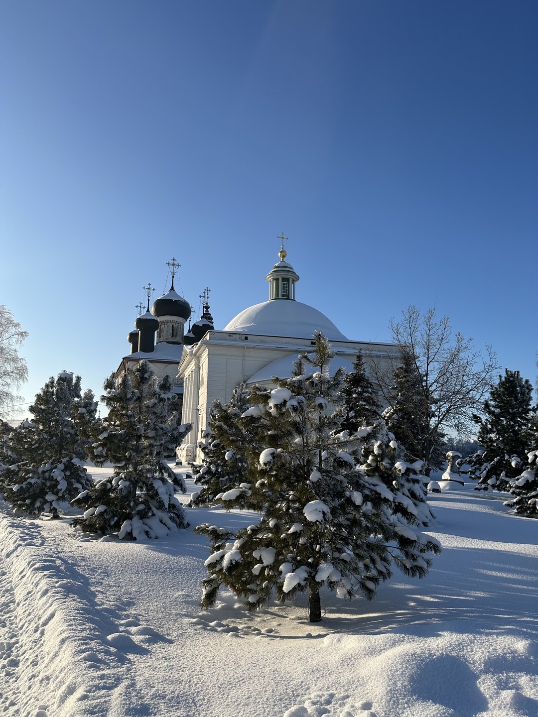 Монастыри обязательны к посещению. Фрески Дионисия в живую лучше чем на картинке