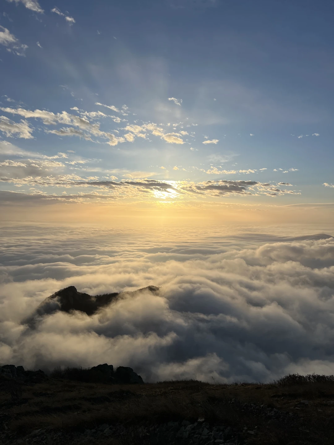 Потрясающий трекинг на гору Бештау с гидом Артемом! Артем — настоящий профессионал: он отлично знает маршрут