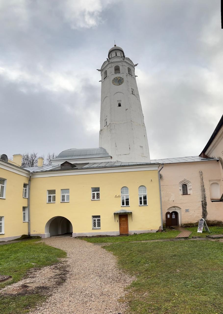 Великий Новгород: прогулка вдоль Кремлёвской стены (Роман)