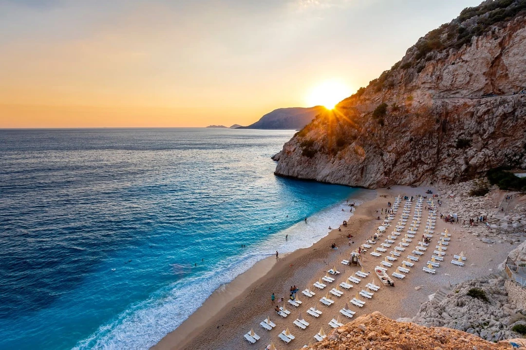 Куда поехать на море в августе