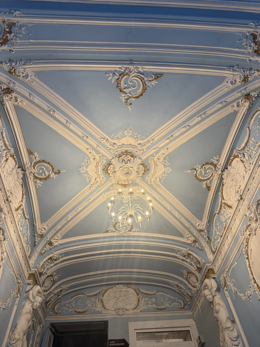 Были с сыном на данной экскурсии. Нам очень понравилось. Экскурсовод Феликс живо и эмоционально подает тематику