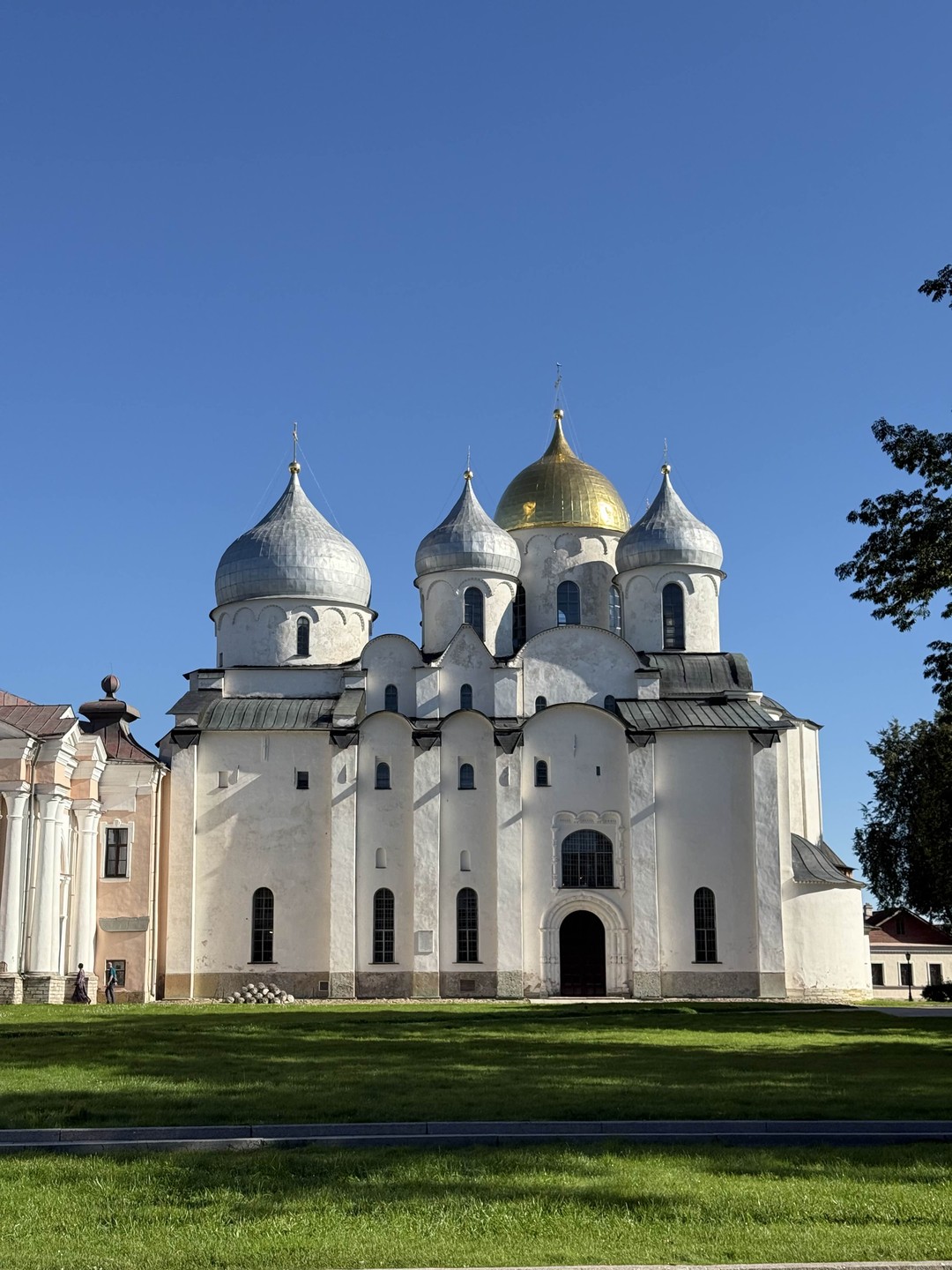 Великий Новгород: прогулка вдоль Кремлёвской стены (Мария)