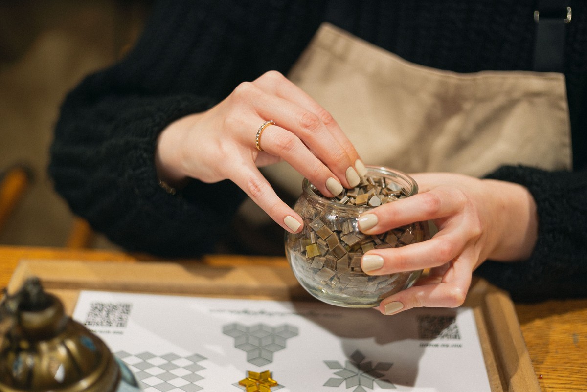Групповой мастер-класс по созданию турецких мозаичных светильников (20/26)