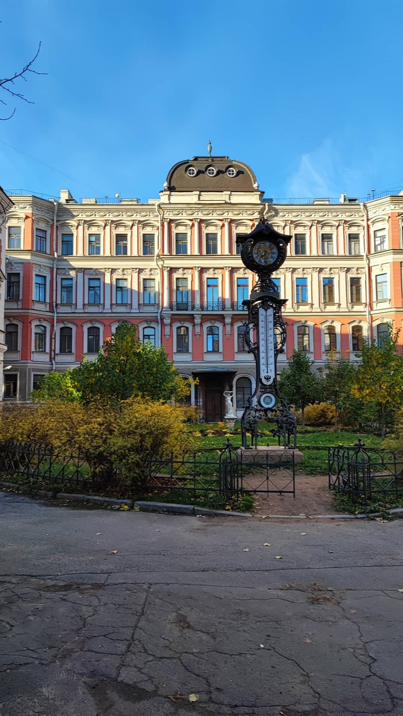 Путешествие по проходным дворам Санкт-Петербурга (Варвара)