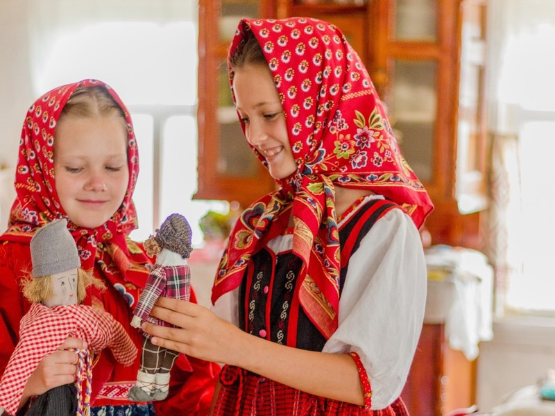 Фото - Экскурсия: "Пёстрый Каргополь: сарафаны, платки и кулинарный мастер-класс"