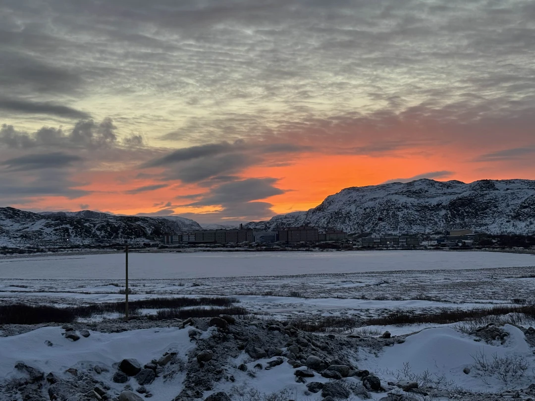 Возил нас Алексей, было легко и непринужденно, сплочено, Алексей всю поездку рассказывал много интересного, галантный и