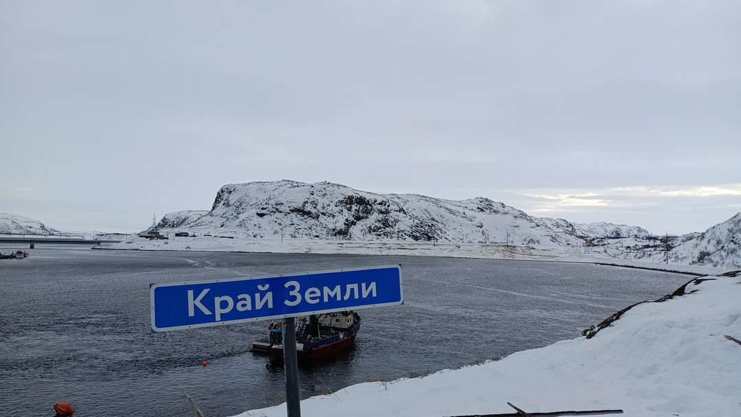 Ездили втроём семьёй с гидом Дмитрием, причём другие отменяли поездку (дорогу то открывали то закрывали), а