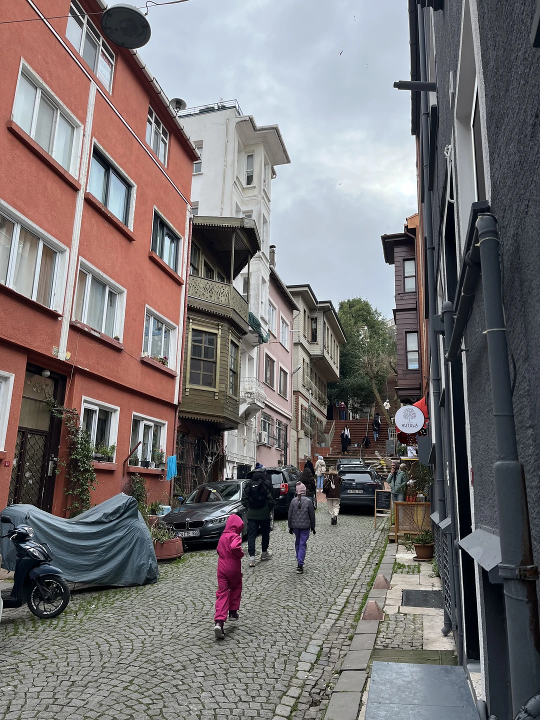 Маршрут, предложенный гидом понравился. До смотровой не добирается 90% туристов, поэтому здесь тихо, без суеты. Вид