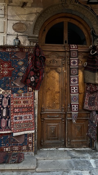 Хочу выразить огромную благодарность гиду Джавиду за прекрасную экскурсию! Он не просто показал нам «точки на