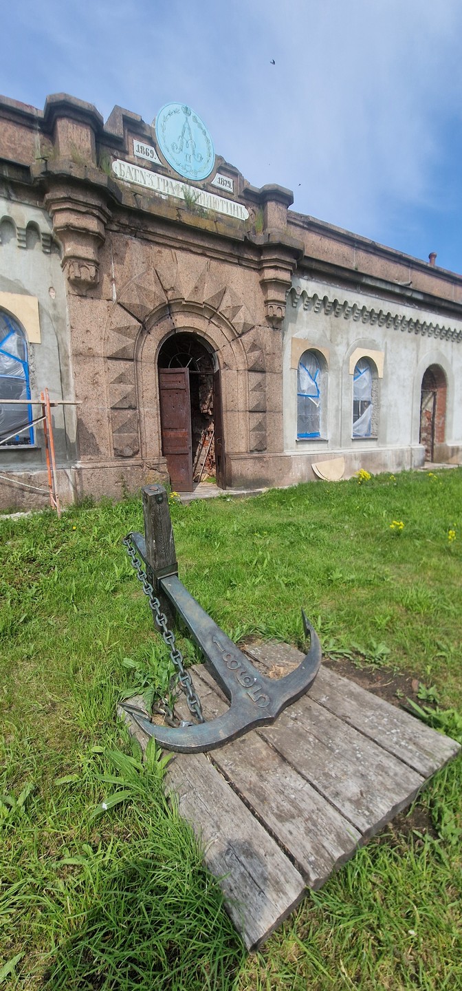 Экскурсия превзошла все нвши ожидания, даже поднимались внутри маяка. Посещение реального форда с высадкой. Отличный Гид
