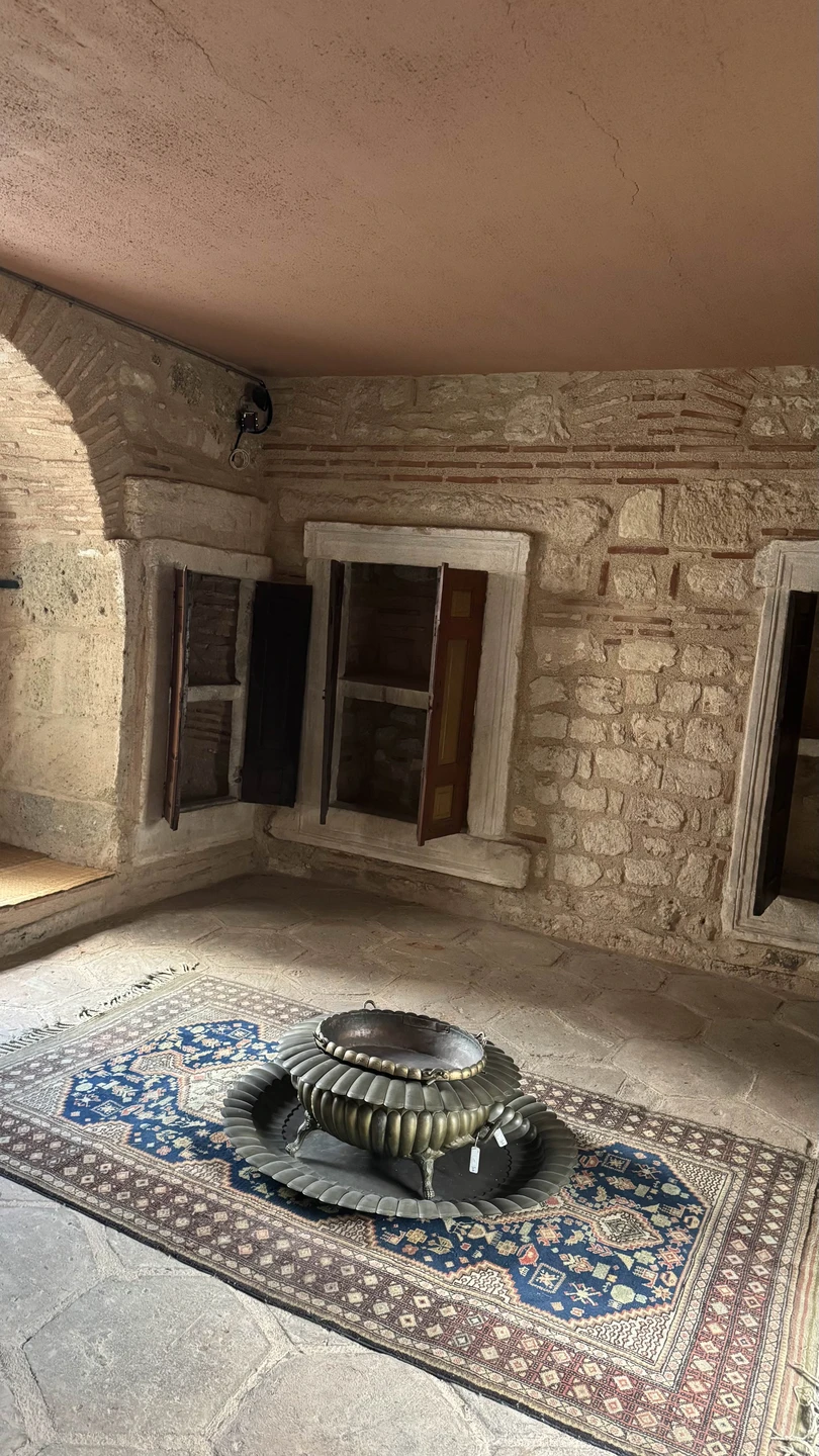 Хочу выразить огромную благодарность нашему гиду за увлекательную и информативную экскурсию по Стамбулу! Мы узнали много