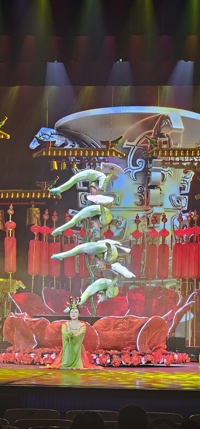 Посетили экскурсию 21.11.25. Гид Света. Все очень понравилось, интересно рассказывала, освещала все интересующие нас нюансы жизни