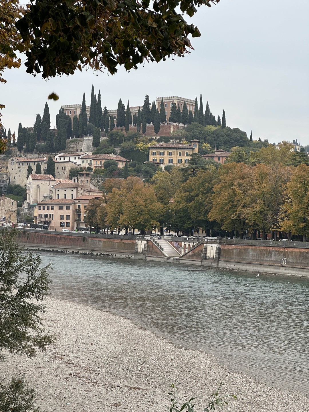 Прекрасная экскурсия с Евгением, его приятный акцент, тонкий юмор и нестандартный взгляд на родной город украсили