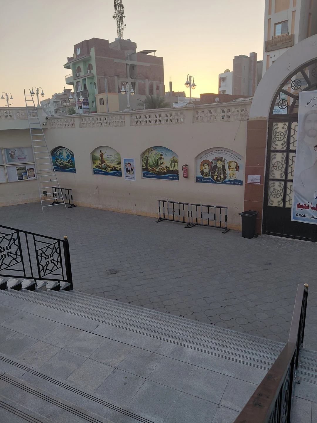 Всё было просто замечательно отличный гид. Все отлично рассказано