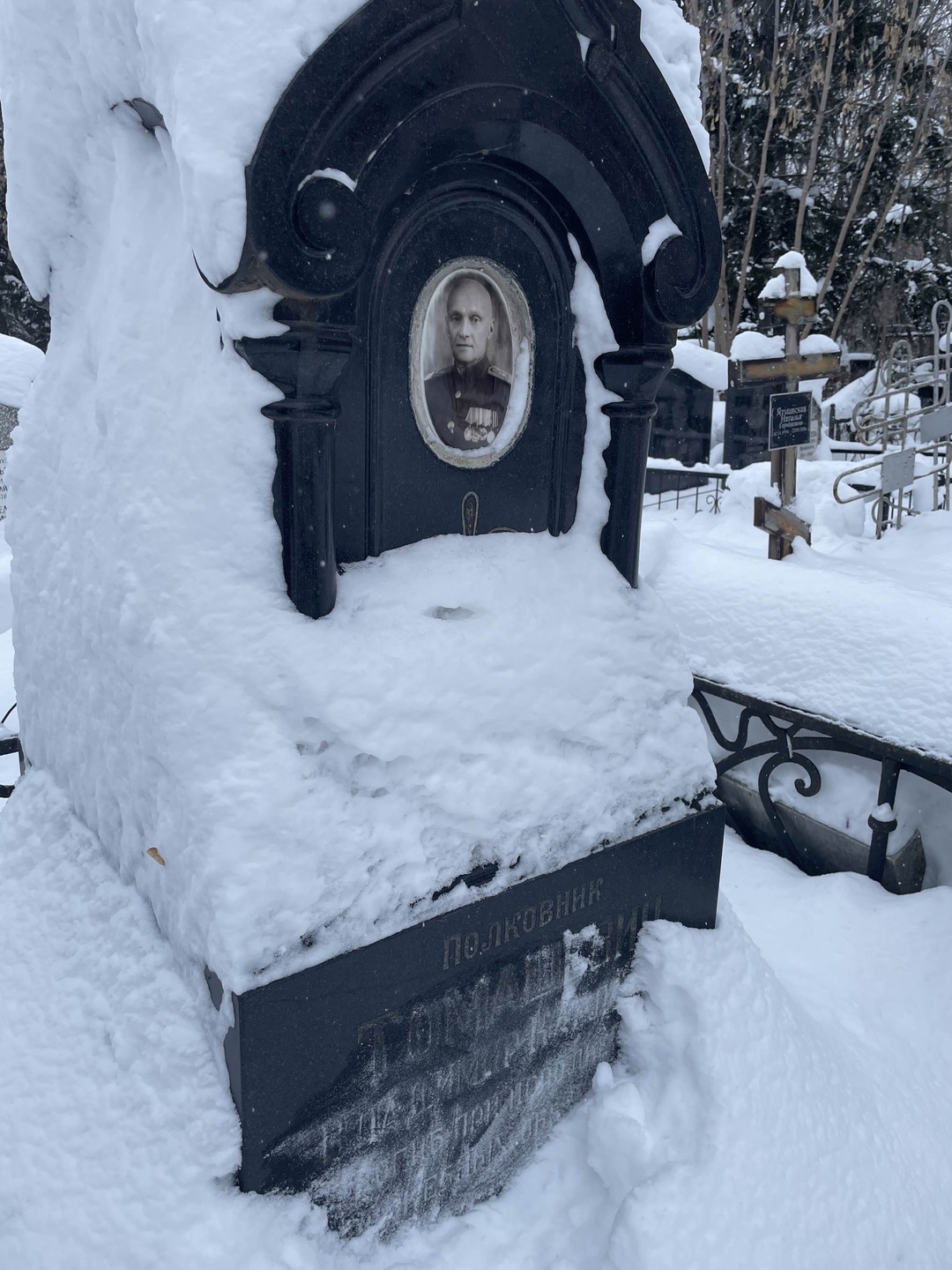 Спасибо Олегу за увлекательную экскурсию в кладбище. Олег очень начитан, чувствуется высшая школа и ученая степень