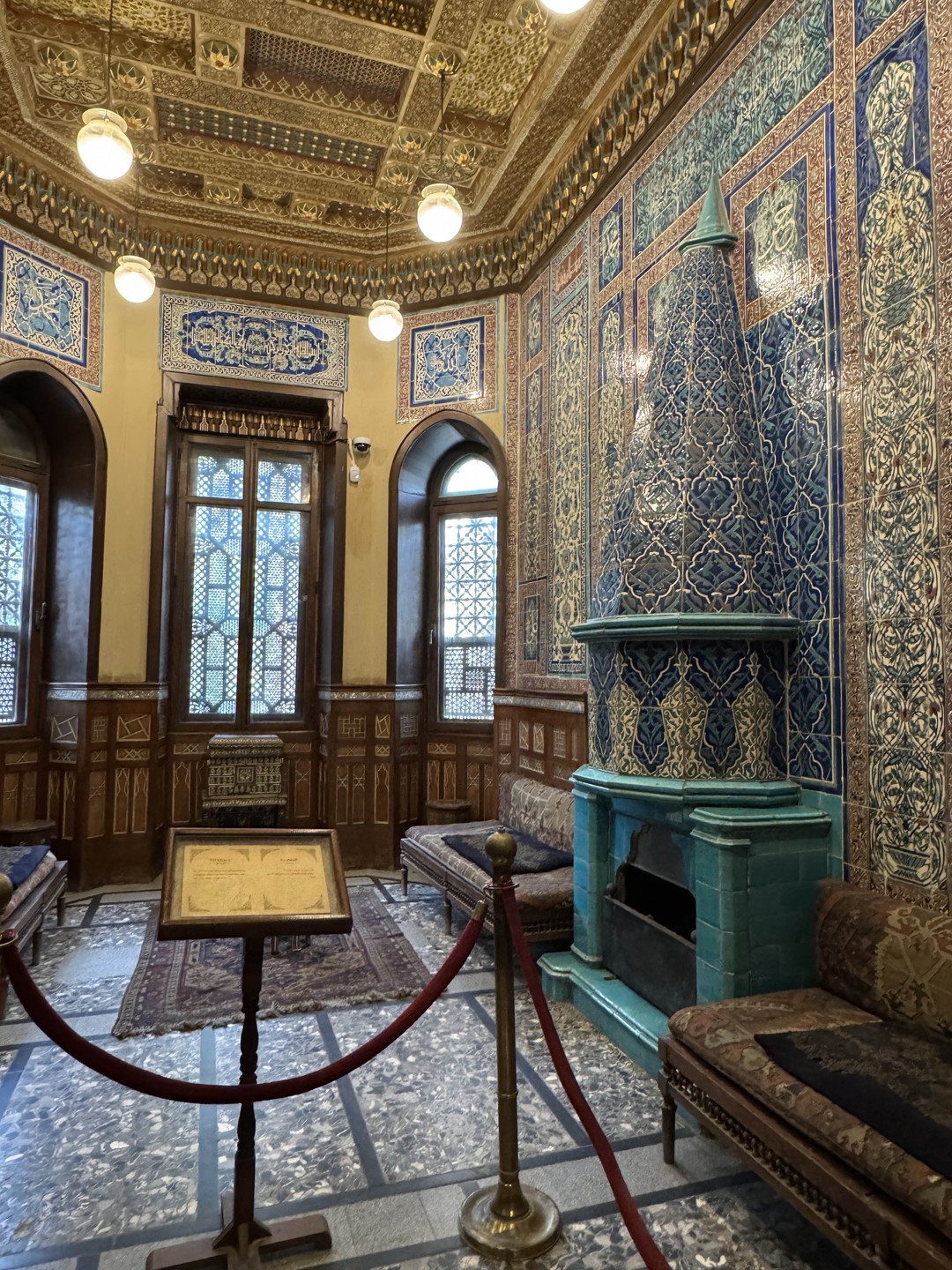 Потрясающая экскурсия и замечательным гидом Ёсри. Очень живо и интересно преподносит информацию. Было интересно безумно. Особенно