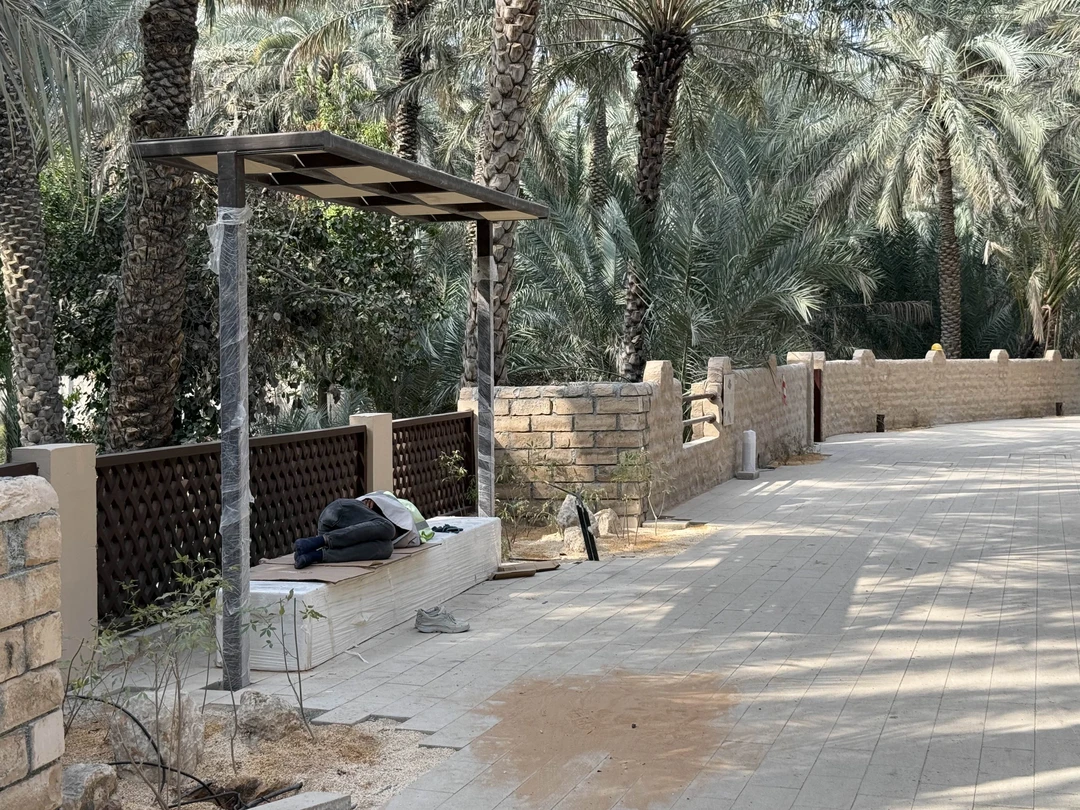 По факту, это не экскурсия, а трансфер. Не то, чтобы слишком дорогой - на такси вышло бы примерно в те же деньги.