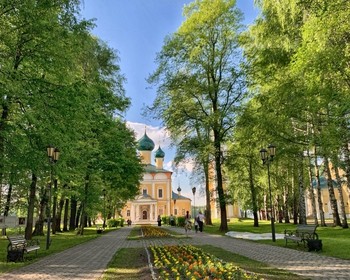 Затопленная колокольня Калязина, кремль, церковь Димитрия на Крови, производство сыра в Угличе