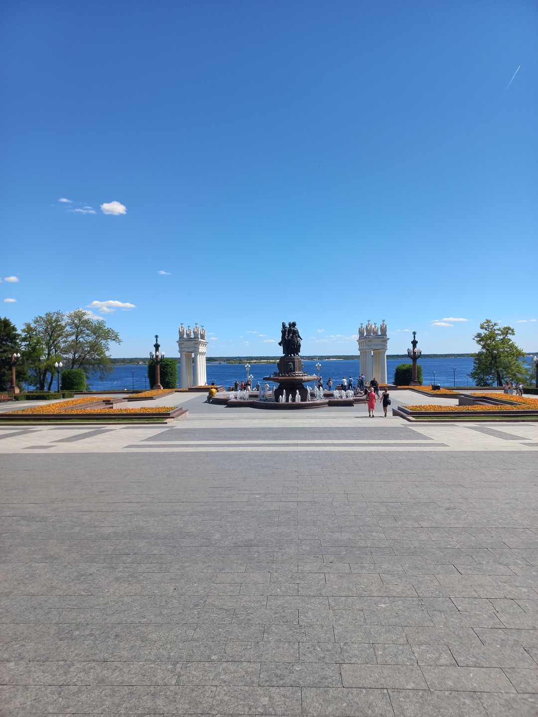 Интересная идея соединить филателию и историю города. У Василия отлично получилось. Экскурсия получилась увлекательной и познавательной. Спасибо!!!