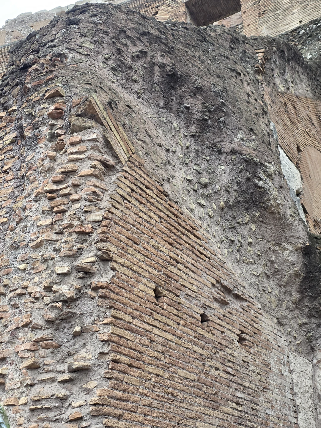 У нас был гид Олег, рассказывал очень увлекательно, подробно, но с юмором! Рекомендую!