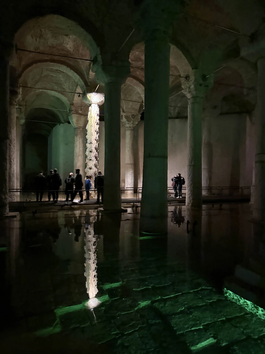 Большое спасибо Месуту за чудесную и очень интересную экскурсию! Больше всего нас впечатлила цистерна Базилика, те