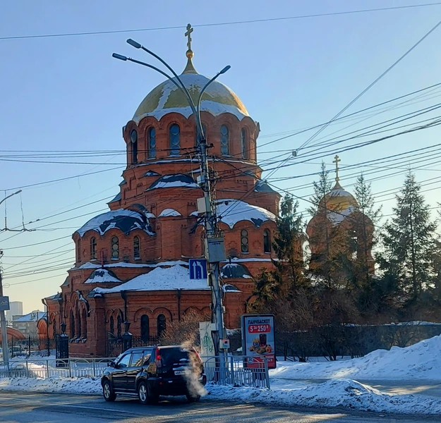 Несколько часов между самолетами решено было потратить на экскурсию. Я давно хотела побывать в академгородке Новосибирска