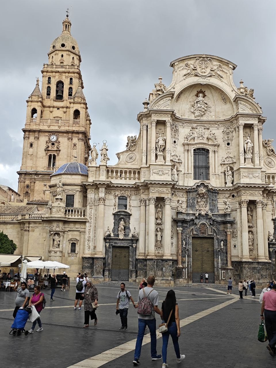 Мы были вместе с детьми. Виктория смогла увлечь своим рассказом всех. Не торопясь погуляли по городу.