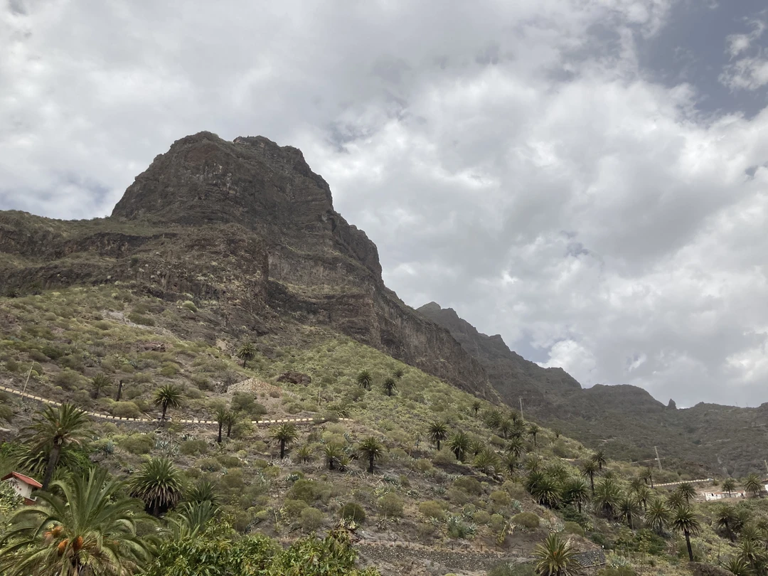 Эта была наша вторая экскурсия с Денисом. Денис замечательный гид, показал много красивых мест, вызывающих у