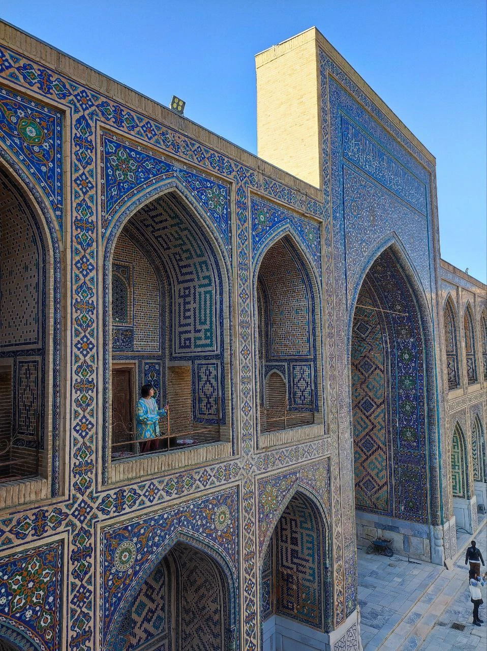 Экскурсия очень понравилась. Шохрух прекрасно владеет русским языком,имеет глубокие знания,рассказ вел не шаблонно,а живо и интересно,рассказывая