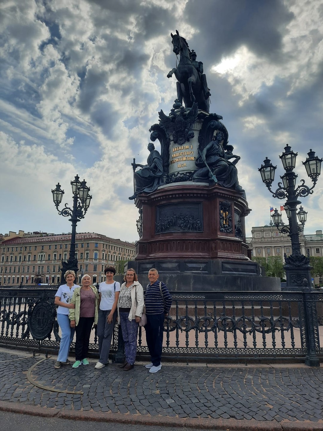 Обзорная экскурсия по Петербургу на минивэне (Людмила)