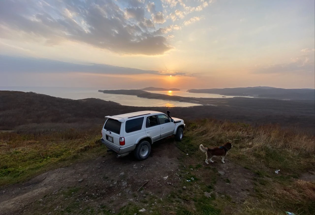 Русский, Шкота и Тобизина на внедорожнике