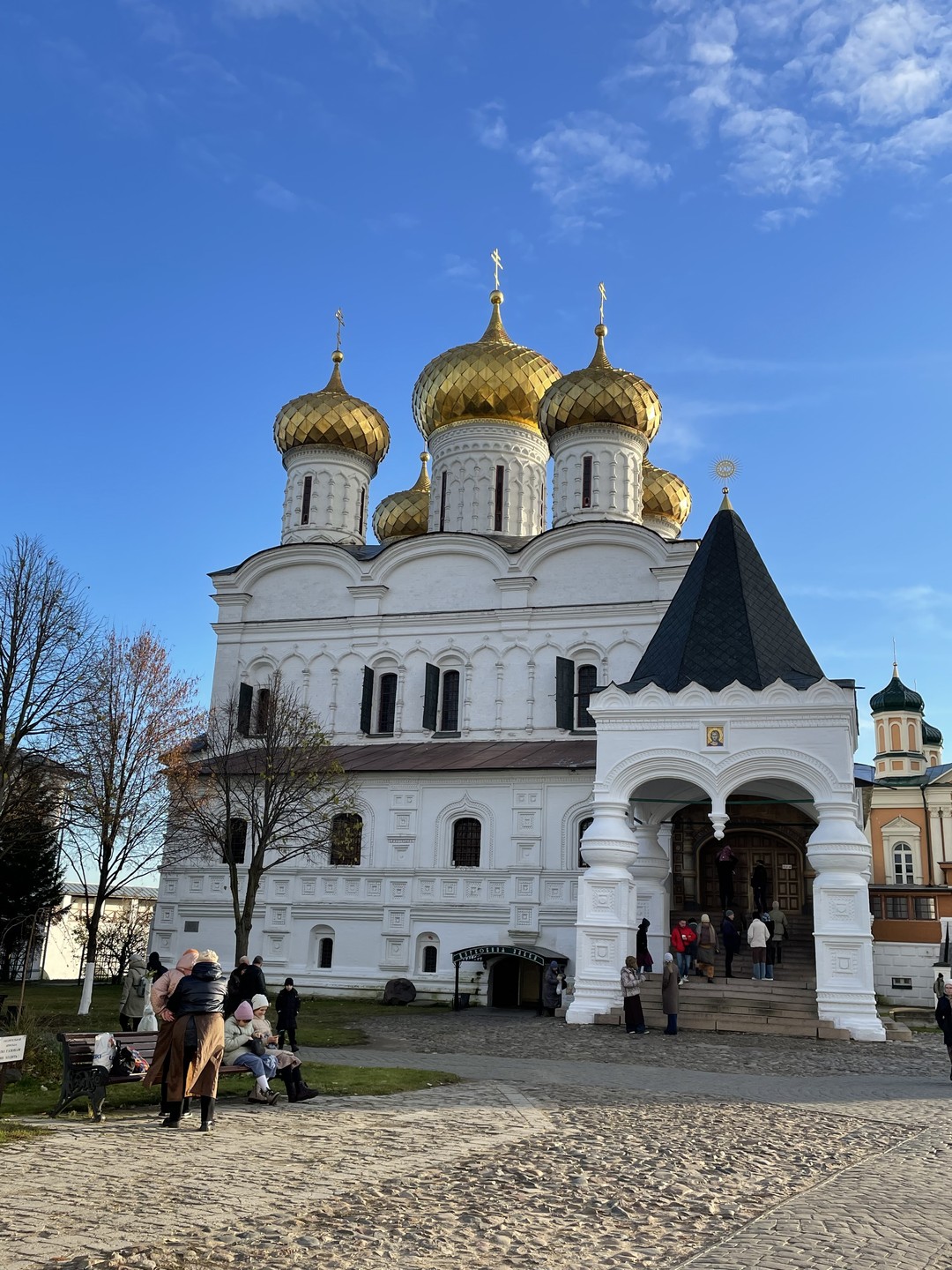 Благодарим Ларису за отличную экскурсию. Узнали много нового о Костроме и династии Романовых