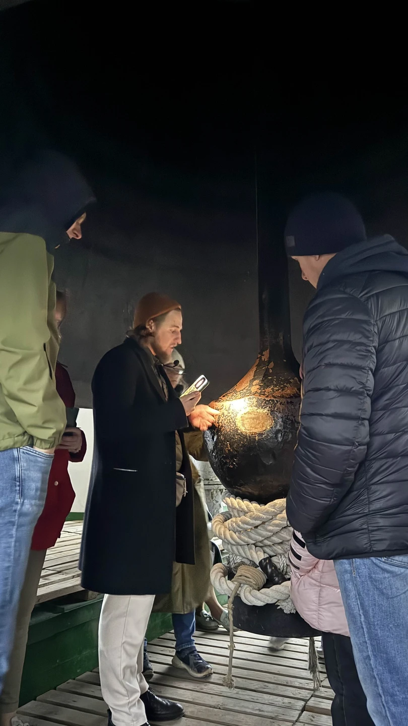 Замечательные гиды: Дмитрий и Сергей ведут очень увлекательно и легко. Мы днем прогулялись с Дмитрием по