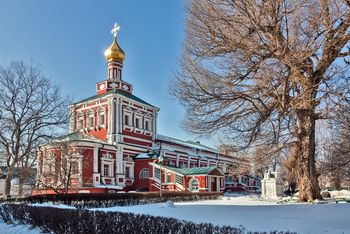 Фото Светская экскурсия в прошлое и настоящее Новодевичьего монастыря