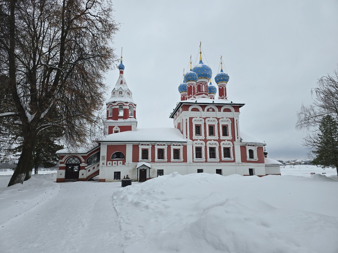 Огромное спасибо Надежде за увлекательную экскурсию по древнему Угличу! С удовольствием послушали рассказ об истории города
