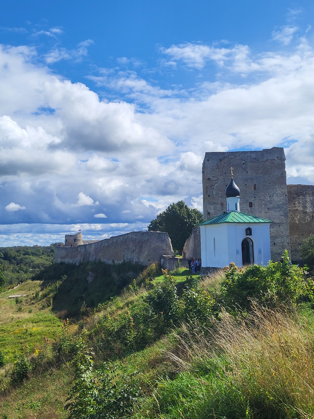 Автобусная экскурсия из Пскова в Изборск и Печоры (Карина)