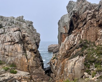 Домик между скал, аббатство Бопор