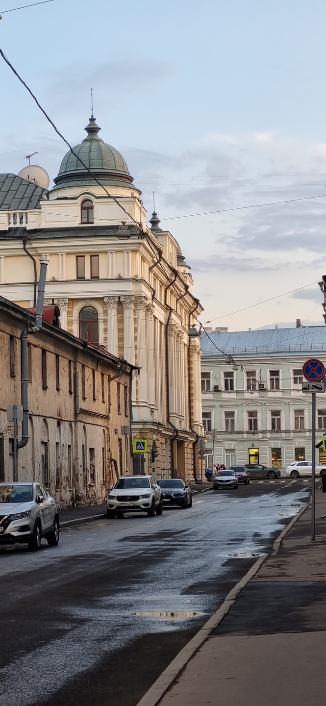 С книжкой под мышкой: литературная прогулка по Москве (Лена)