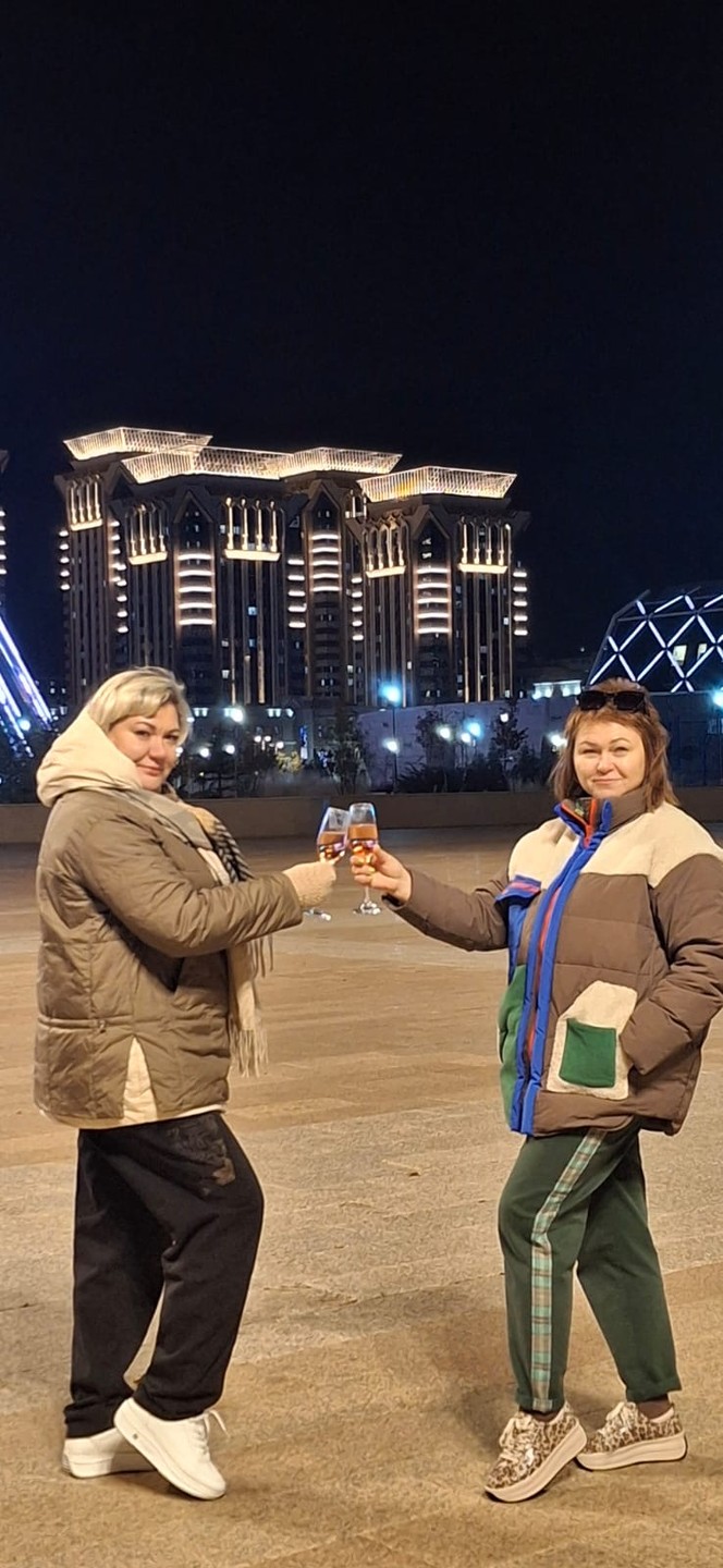 Смотрели с Жанар вечернюю Астану! С прекрасной подачей материала, еще больше влюбляешься в этот город! Рассказывает