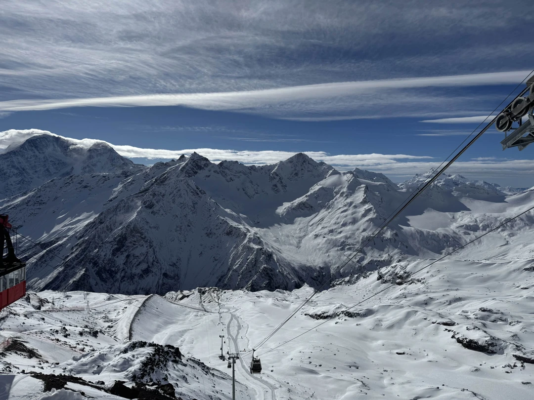 На джипе к Эльбрусу: Гижгит, поляна Азау и поляна Нарзанов (Елена)