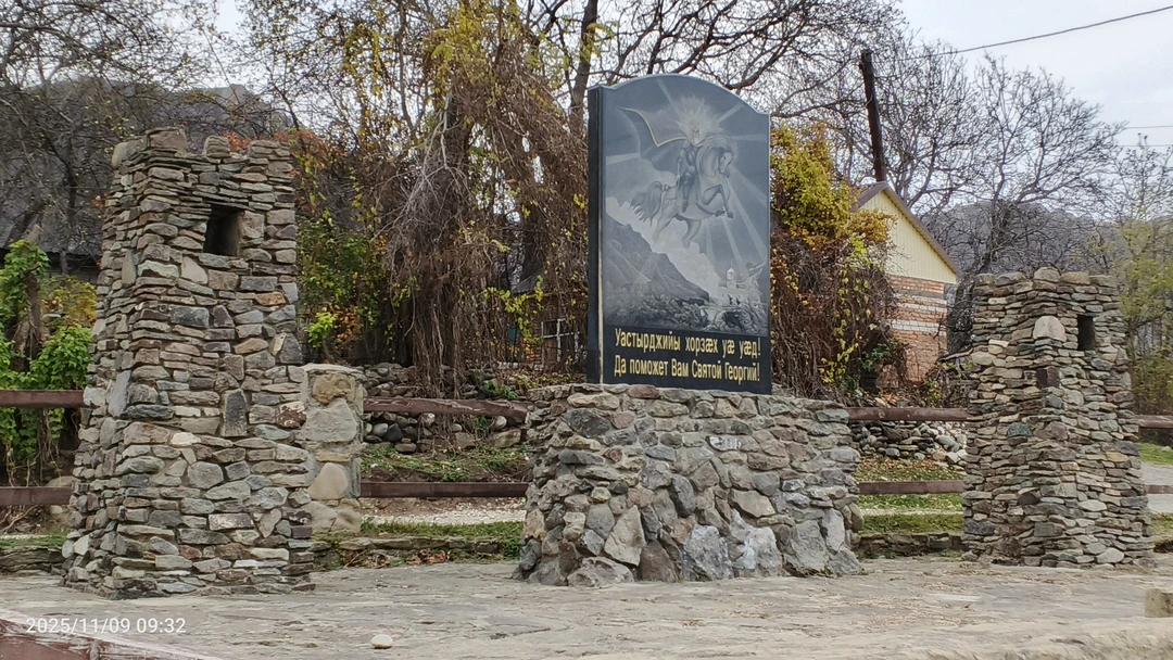 Очень интересная поездка. Красоты Кавказских гор не описать словами, где бы ни остановились. Очень впечатлил Нерукотворный