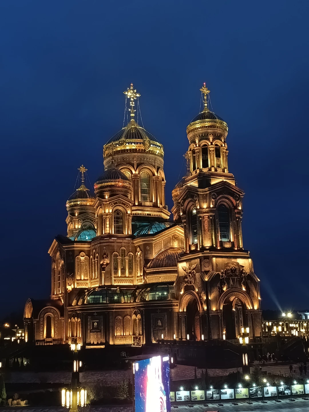 Прекрасная, познавательная экскурсия. Потрясающее место, современное. Рекомендую для посещения с детьми. Много интерактива, фотозон, интересно современным