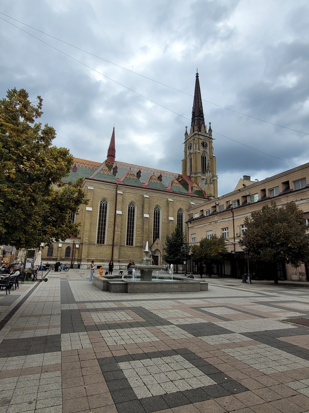 Помимо всем известных достопримечательностей Нови-Сада, Светлана показала нам массу интесных уголков, в которые мы сами и