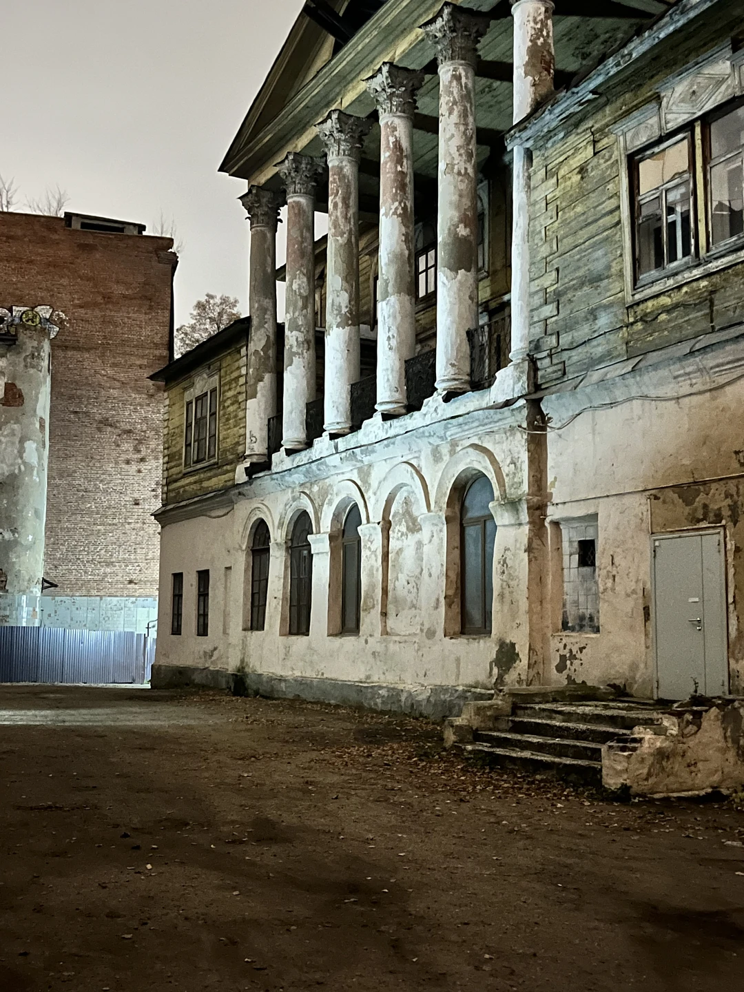 Экскурсия очень понравилась, увлекательные рассказы экскурсовода, аутентичные, местами неожиданные локации