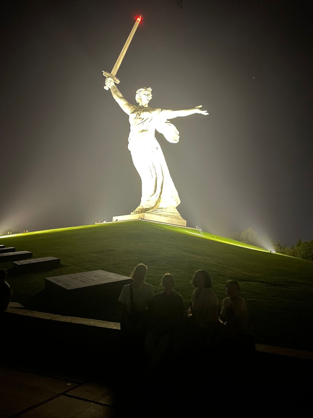 Напишу отзыв сразу о двух экскурсих: Волгоградские хроники и Мамаев Курган. Потрясающий экскурсовод: эрудированный, внимательный, спокойный