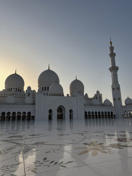 Наша экскурсия началась в 10:15, закончилась в 19:30. Группа состояла из 7 или 8 человек