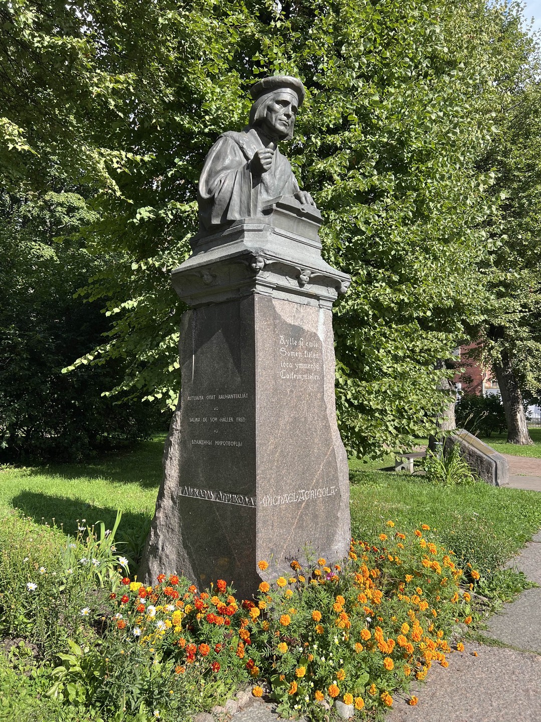 Выборг: от развалин монастырей к величию королевского Замка (Юлия)