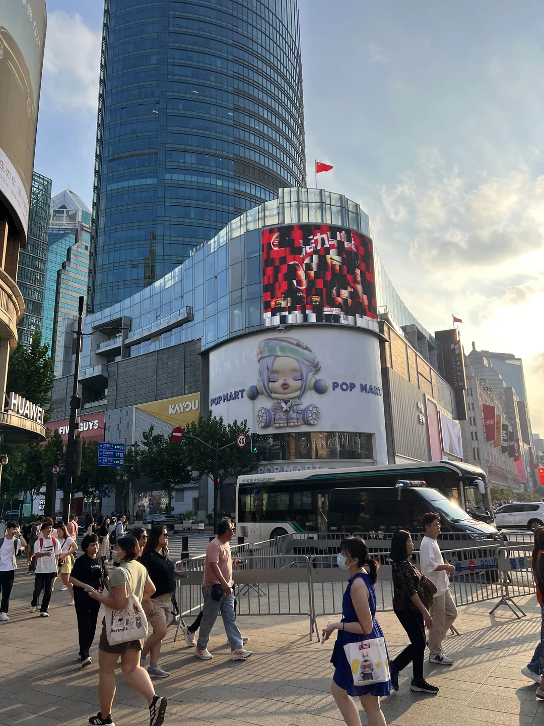 Прекрасная прогулка интересные истории 👍 Большое спасибо Анне за такой экспириенс. Идеально в первые дни прибытия